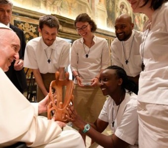 O Papa: a política é a arte do encontro, reflexão e ação